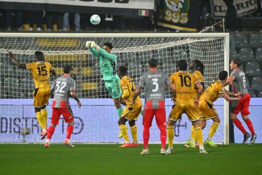 خسارة جديدة لوست هام وتعادل فالنسيا والافيس، مواجهات نارية في دوري ابطال اوروبا الليلة