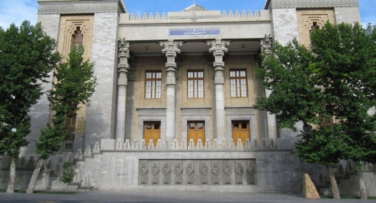 كيف علقت الخارجية الإيرانية على العقوبات الأميركية بحق سفيرها؟