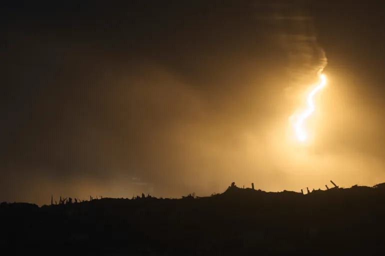 أكثر من 70 شهيدًا بينهم أطفال بغارات إسرائيلية على قطاع غزة!