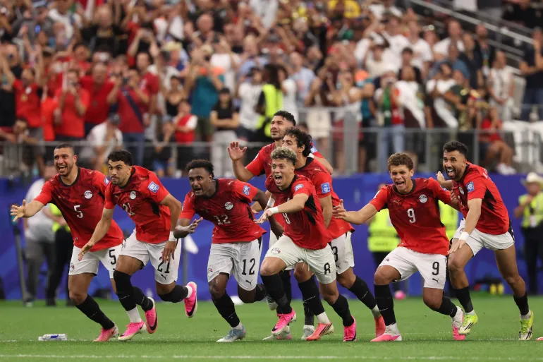 مصر تهزم أستراليا وتتأهل لأول مرة لدور 16 في بطوله كأس العالم!